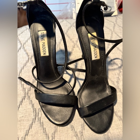 Black strappy heels, 4 in heel - Picture 1 of 4